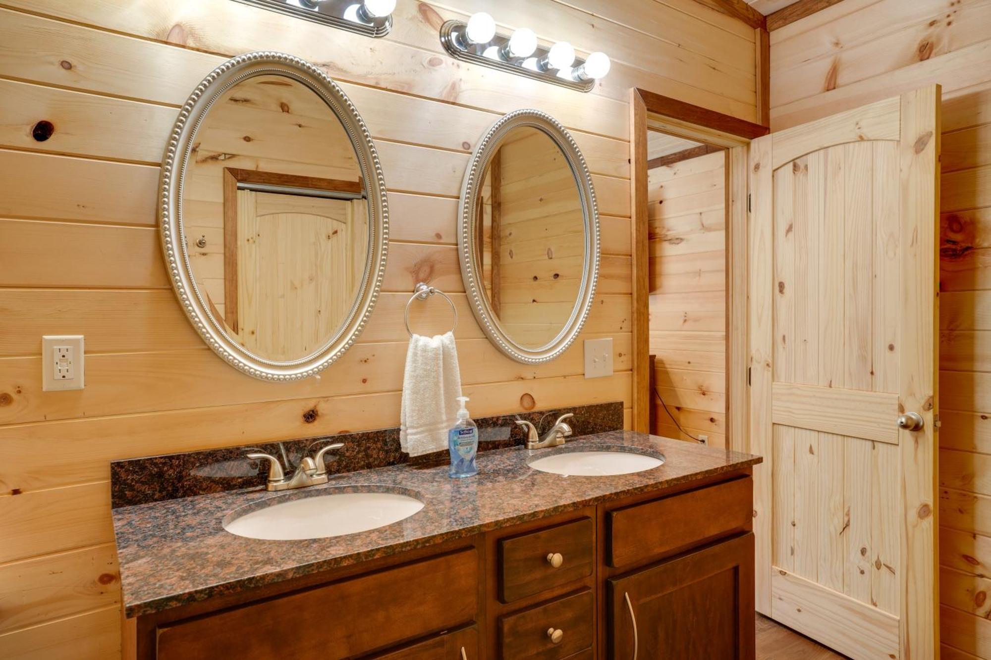 Lakeside Trenton Cabin On 7-Acre Property! Luaran gambar