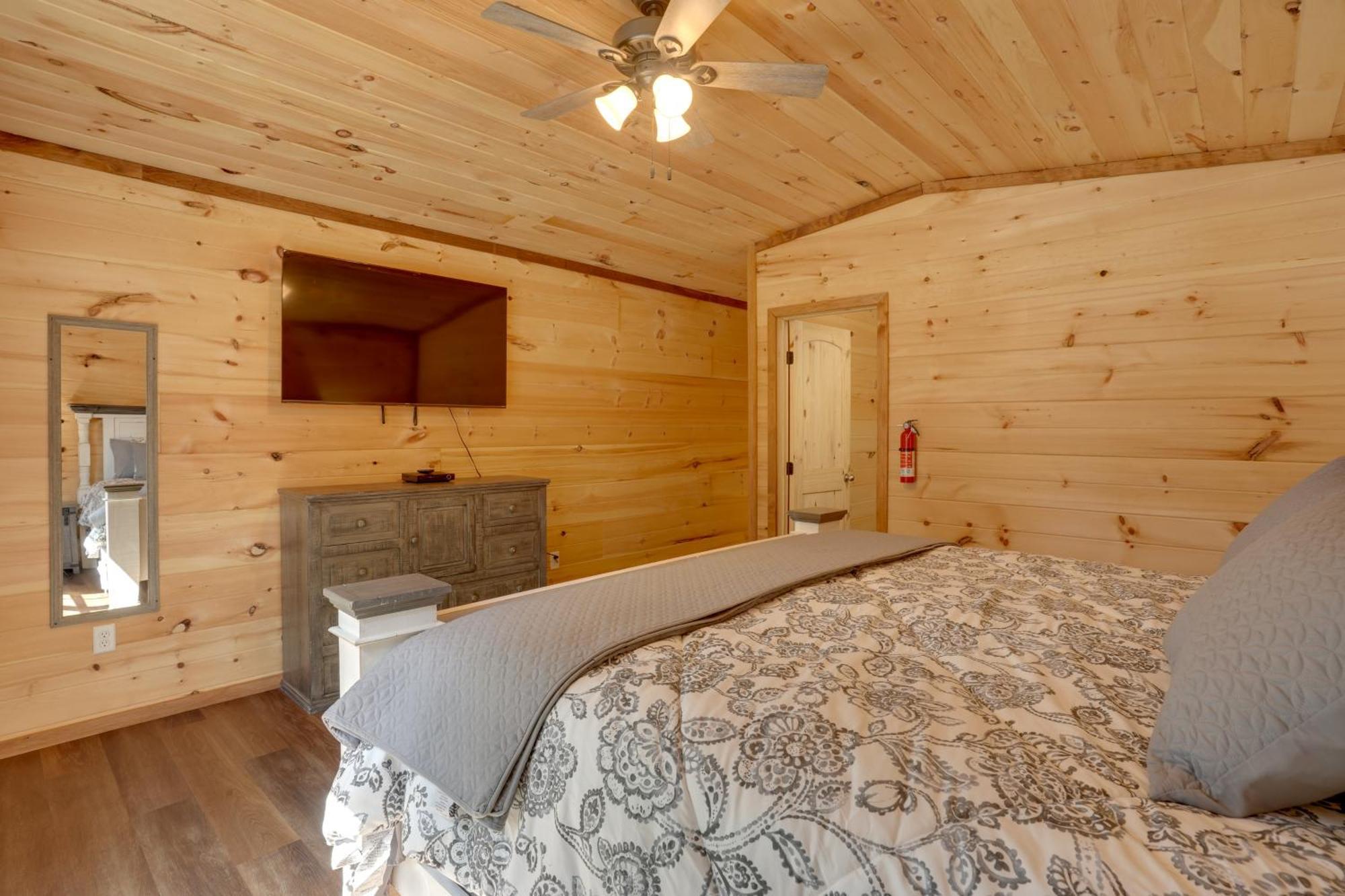 Lakeside Trenton Cabin On 7-Acre Property! Luaran gambar