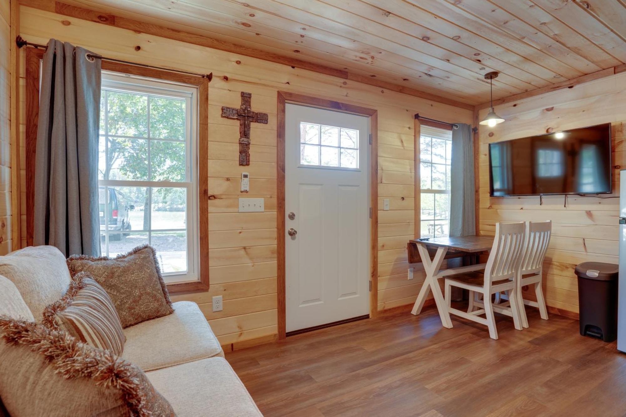 Lakeside Trenton Cabin On 7-Acre Property! Luaran gambar